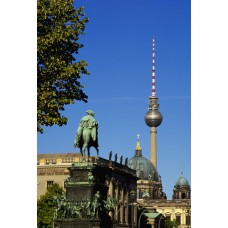 Пазл Статуя Фредерика II на фоне телебашни.Берлин. размеры до 60×90см, 1536эл.