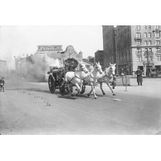 Пазл Пожарный насос на лошадиной тяге на Даун Стритт,1910г. размеры до 60×90см, 1536эл.
