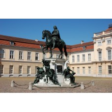 Пазл Статуя перед дворцом Шарлоттенбург в Берлине. размеры до 60×90см, 1536эл.