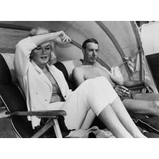 Пазл Монро и Димаджио отдыхают на побережье Флориды,1961г. размеры до 60×90см, 1536эл.