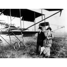 Пазл Черчиль с женой Клементиной в Хендоне у одного из первых самолёт размеры до 60×90см, 1536эл.